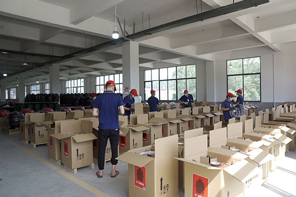 Шашлык Kamado спакаваны ў адпаведнасці з патрабаваннямі заказчыка